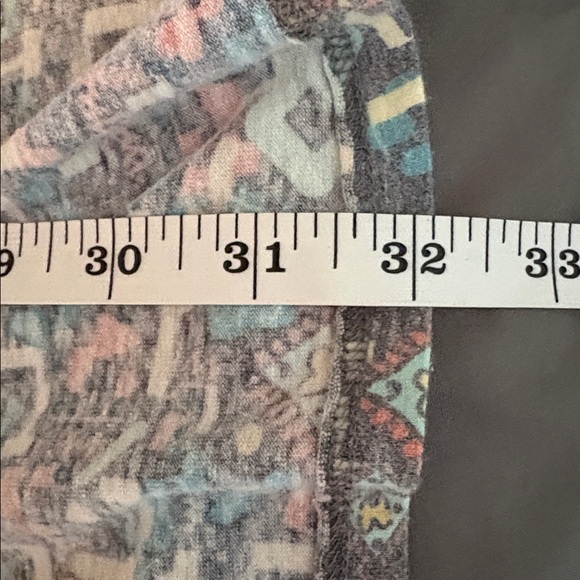 🌟 LULAROE: Multicolor Geometric Tunic Top/High Low- Size L  EUC - Picture 9 of 9